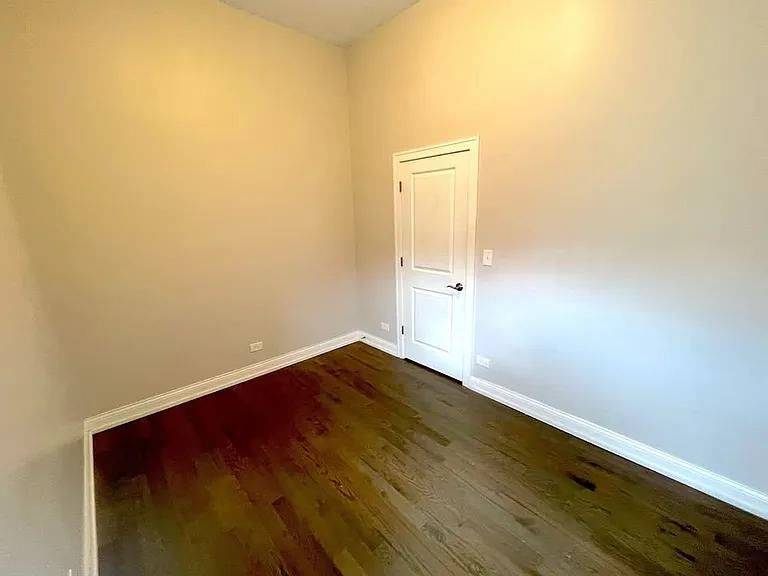 2620 W Cermak Rd #2F — Photo 14