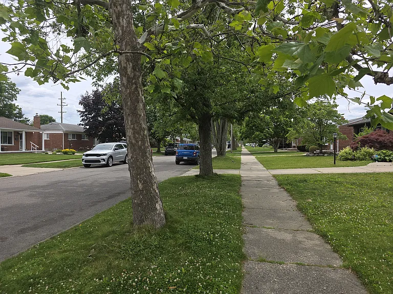 5845 Plainfield St — Photo 2