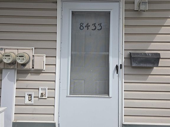2nd image of 8433 29th Ave NW