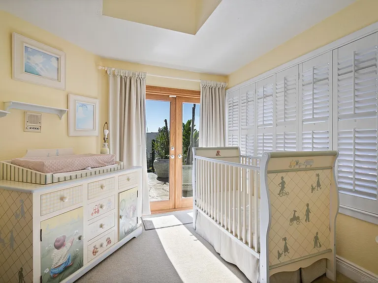 645 Loring St — Photo 33