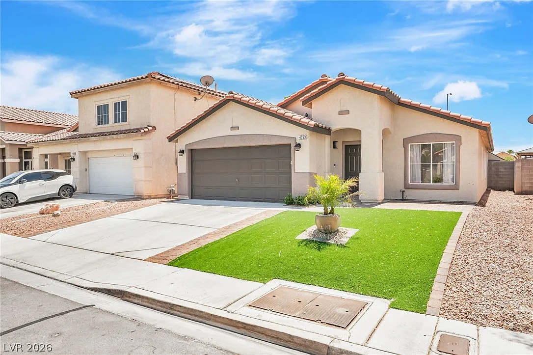 3 bed, 2.0 bath, 1410 sqft, $1,900 — Photo 1
