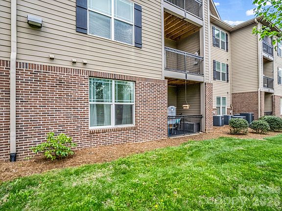 3rd image of 142 Brickton Village Cir #106