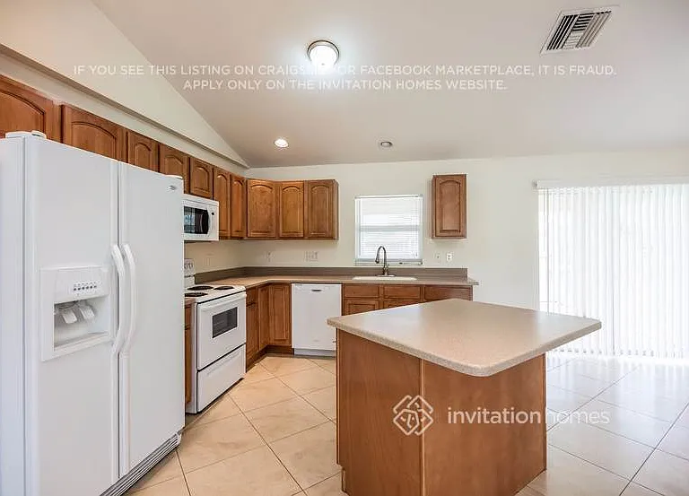 921 NW 3rd Pl — Photo 8
