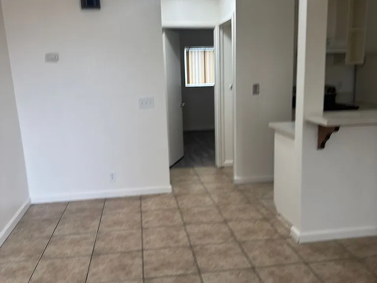 3845 47th St — Photo 3