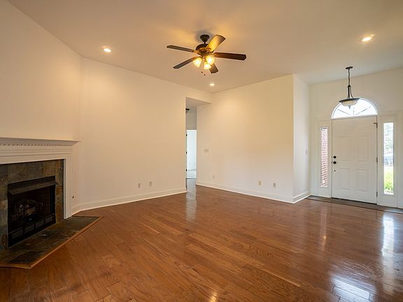 3rd image of 109 Cross Creek Dr
