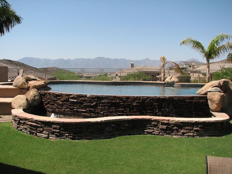 Stunning Mountain Views! Negative Edge Pool