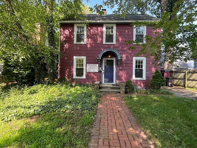 1404 E Park Pl — Photo 1