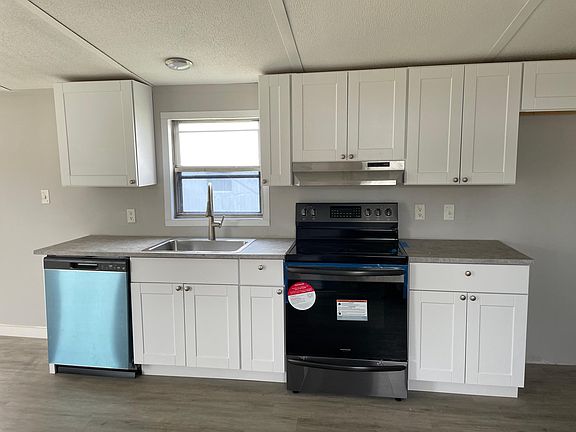 3rd image of 121 Alex Dr