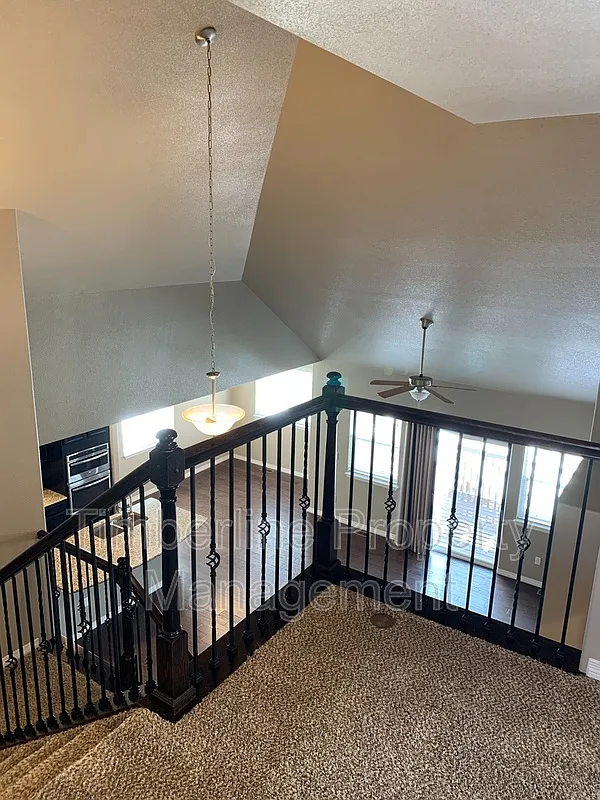 5 bed, 4.0 bath, 3200 sqft, $3,095 — Photo 3