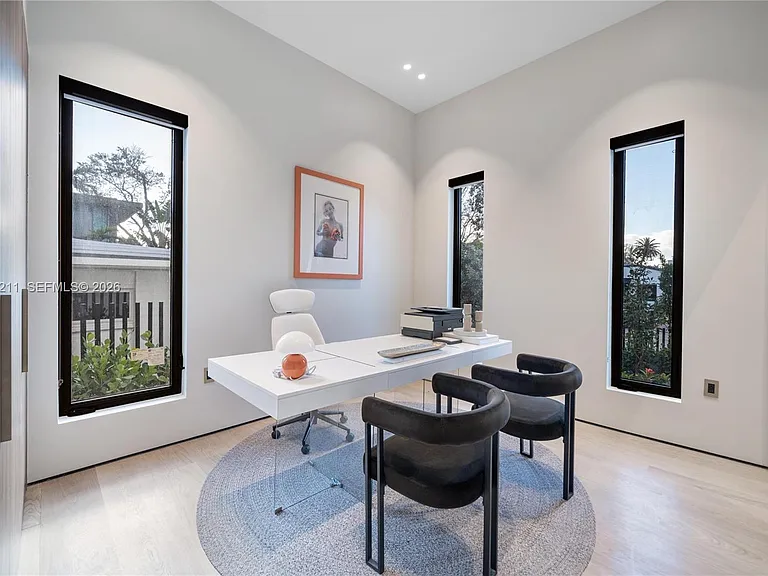 1045 W 47th Ct — Photo 31