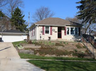 W164N8613 Hiawatha Ave, Menomonee Falls, WI 53051