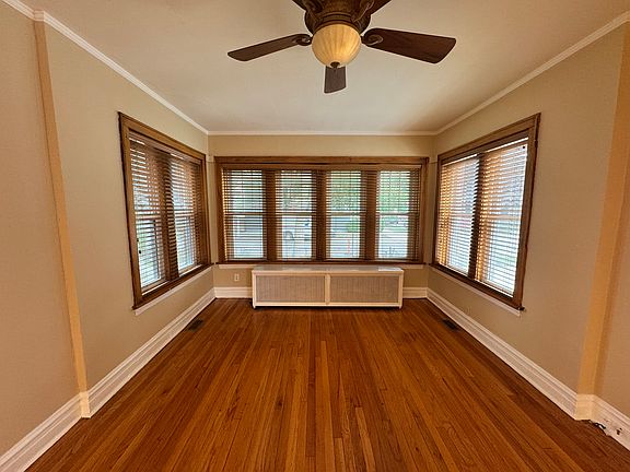 3rd image of 5702 N Hermitage Ave #1