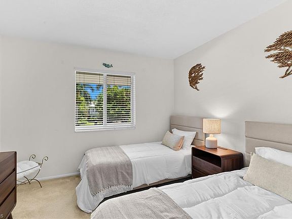 3rd image of 468 12th Ave S #468