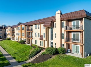 12727 W Dodge Rd APT 375B, Omaha, NE 68154