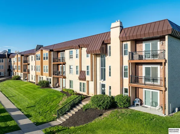 12727 W Dodge Rd APT 375B, Omaha, NE 68154