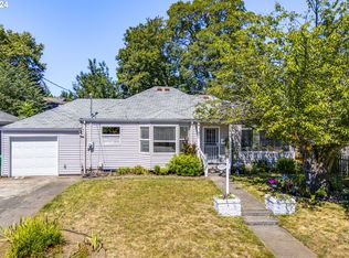 10381 NE Holladay St, Portland, OR 97220