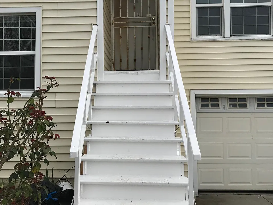 208 Evans Ave