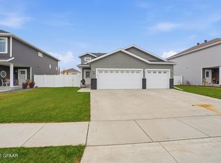 824 58th Ave S, Grand Forks, ND 58201