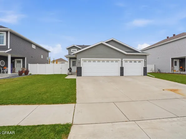 824 58th Ave S, Grand Forks, ND 58201