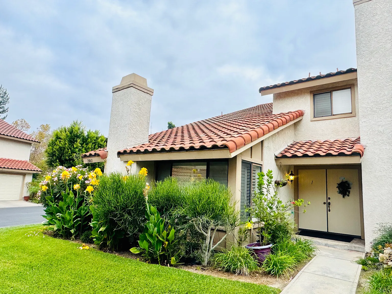 3 bed, 2.5 bath, 1641 sqft, $3,600 — Photo 3