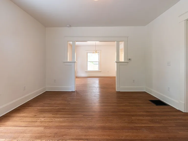528 E Normal St — Photo 9