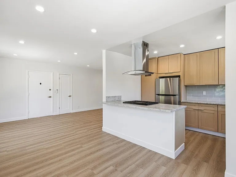 4321 Saugus Ave — Photo 6