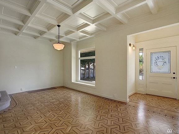4th image of 402 Avenue E