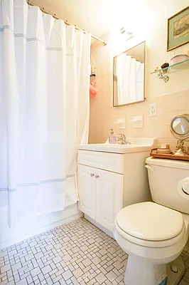 Rented by City Connections Realty | media 8