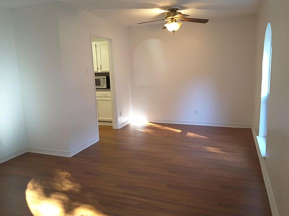 3rd image of 1209 Whitehall Dr