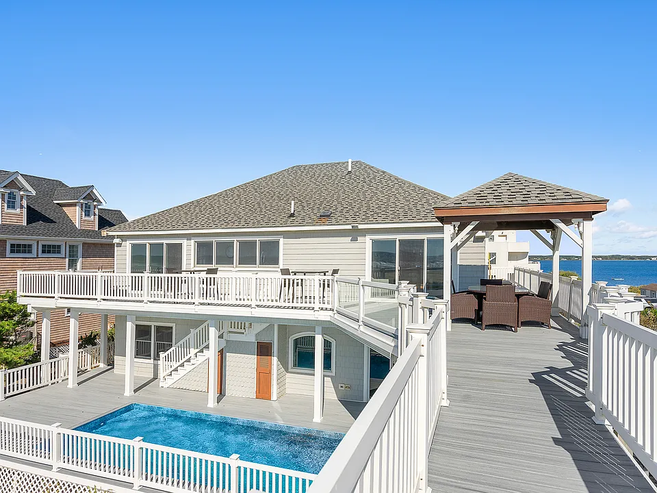 695 Dune Rd