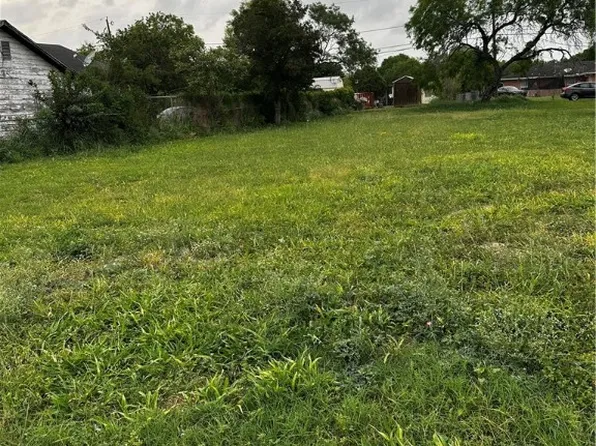 410 W Huisache Ave, Kingsville, TX 78363