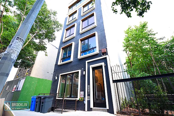 Rented by null | media 8