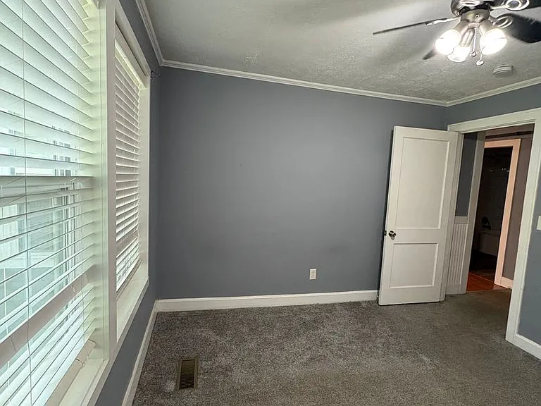 940 Julian Rd — Photo 12