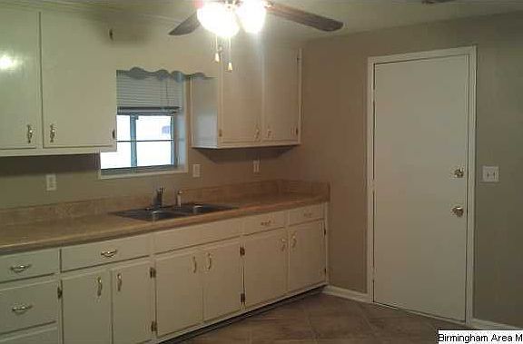 4th image of 3035 Pine Hill Dr