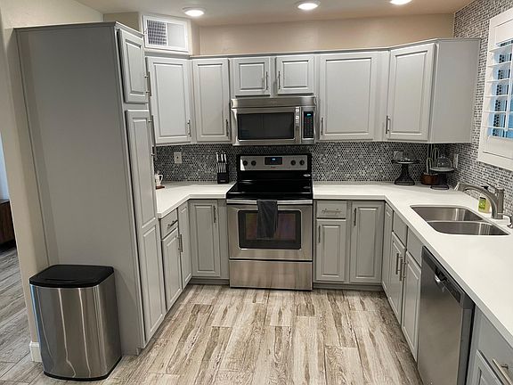 5th image of 509 E Vista Del Cerro Dr
