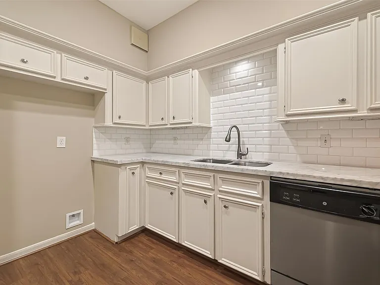 2413 Potomac Dr #D — Photo 12