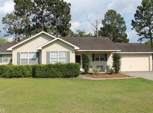 212 Academy Dr, Lyons, GA 30436