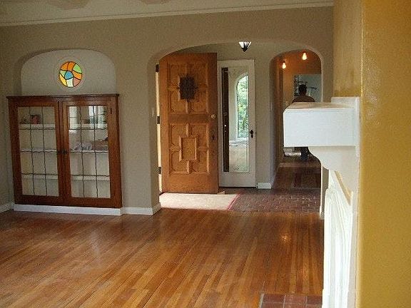 3rd image of 856 S Sycamore Ave