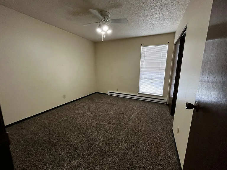 230 W Broadway St — Photo 7