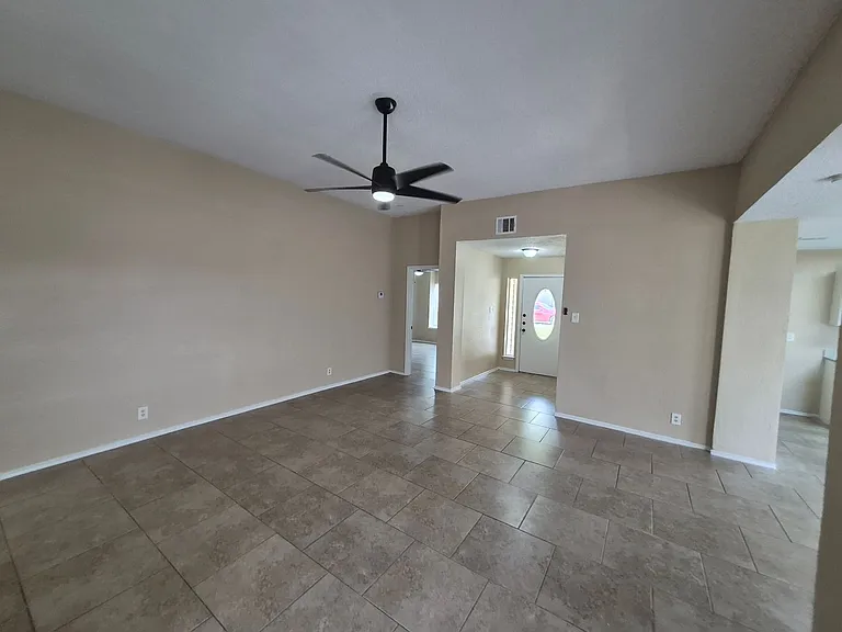 8469 Maple Ridge Dr — Photo 7
