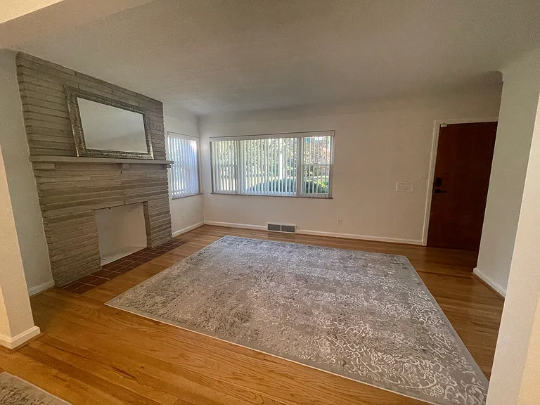 5622 Vogel Rd — Photo 14