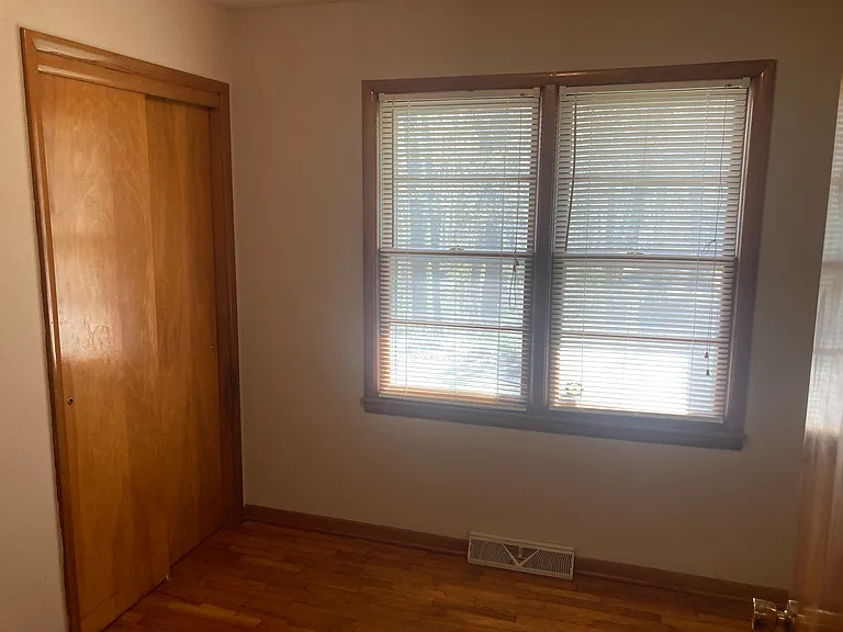 1404 S 5th Ave — Photo 12