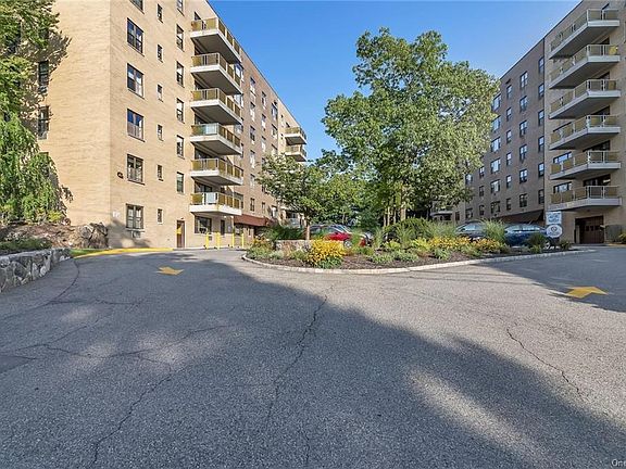 2nd image of 25 Stewart Pl APT 318