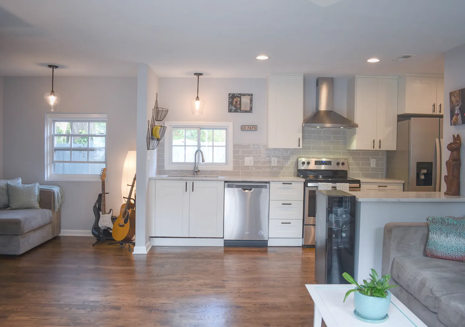Beautiful 2 bedroom duplex in downtown Raleigh Available NOW! — Photo 3
