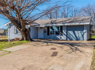 317 SW 17th St, Grand Prairie, TX 75051