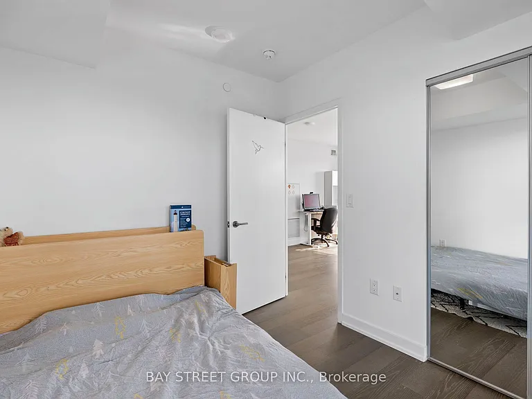 11 Wellesley St W #4202 — Photo 17