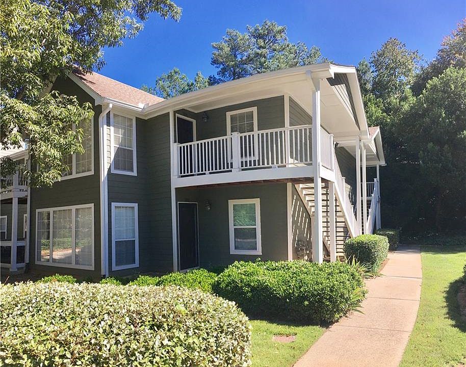 1st image of 204 Berkeley Woods Dr