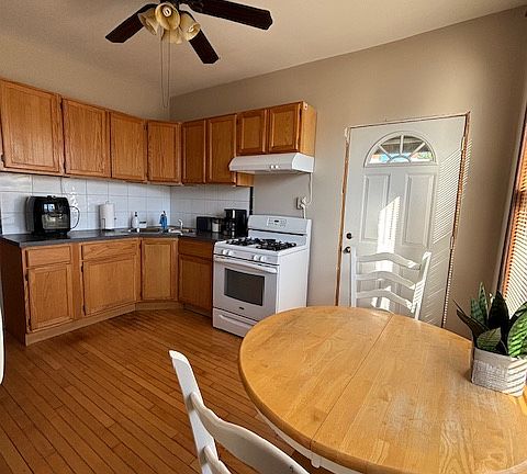 2nd image of 3407 W Le Moyne St #2R