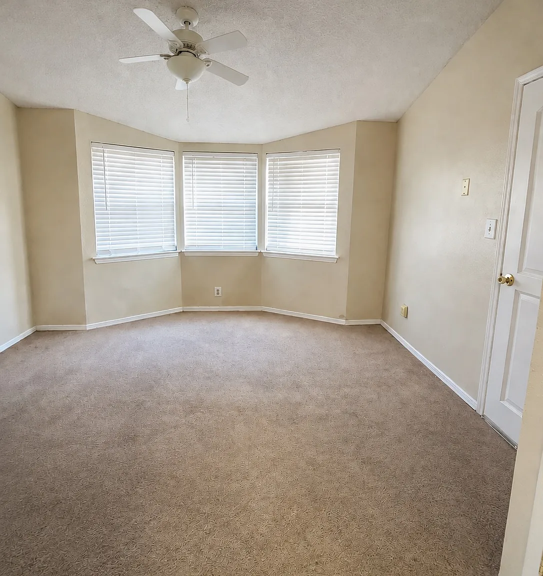 3 bed, 1261 sqft, $1,800 — Photo 2