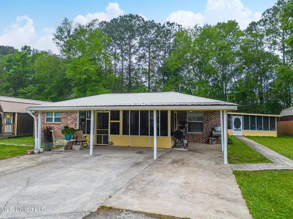 8301 Sherbrook St, Moss Point, MS 39562